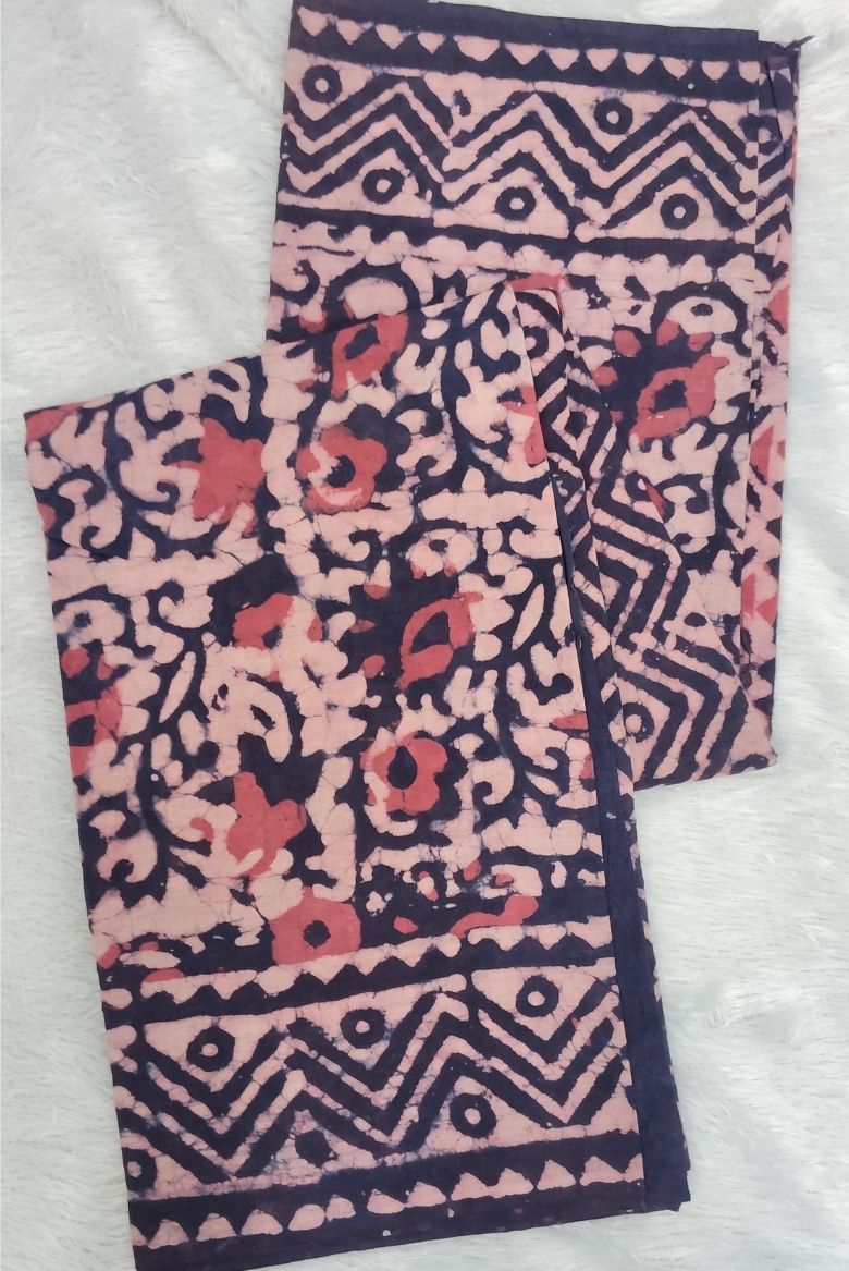 Beautifully Handcrafted elegance in soft Mul Mul Cotton Saree - Image 2