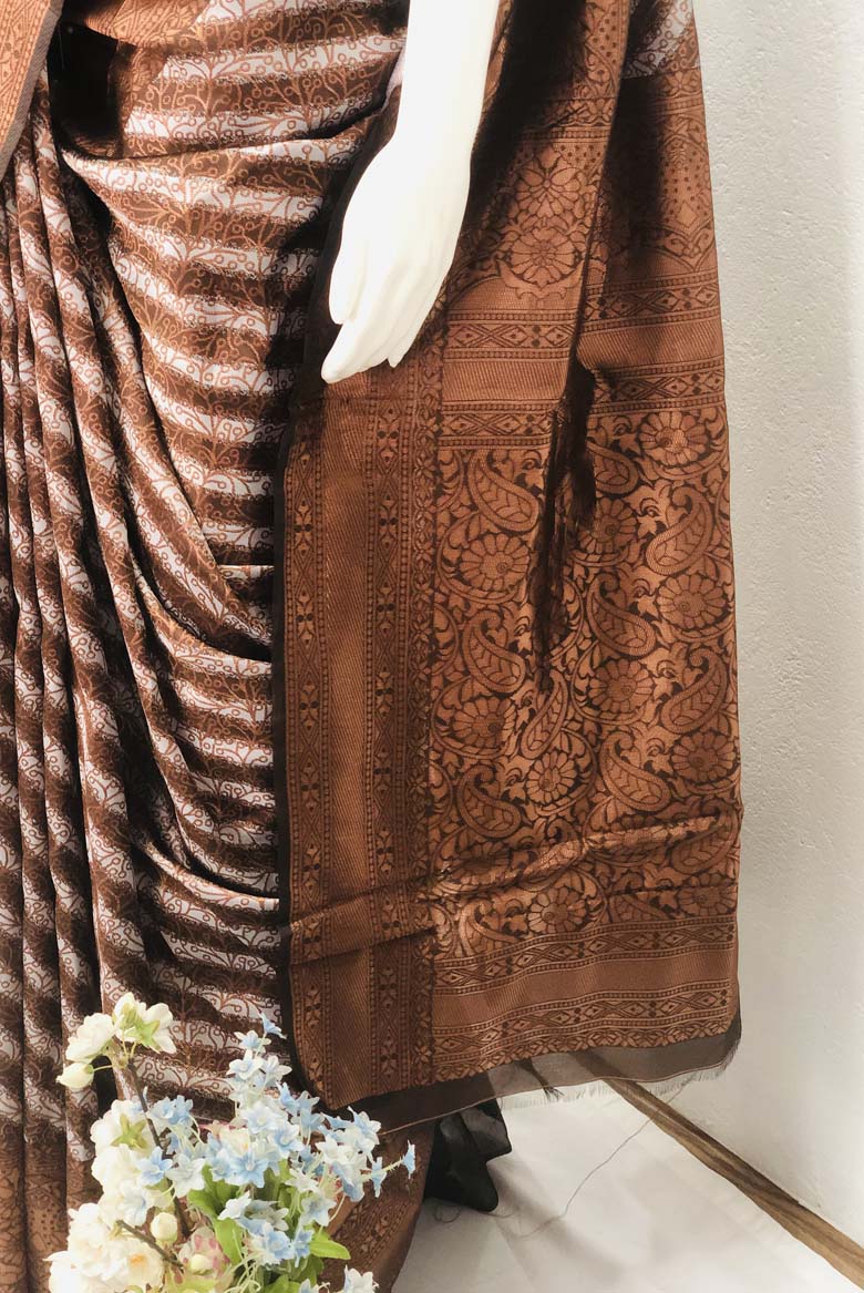 Brown color Kanjeevaram Art Silk Saree with leheriya print. Including Unstiched Blouse piece - Image 3