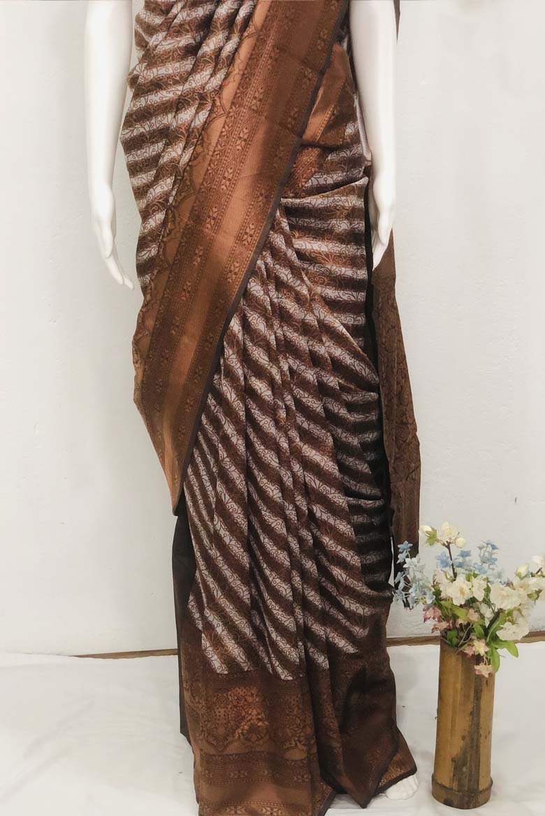 Brown color Kanjeevaram Art Silk Saree with leheriya print. Including Unstiched Blouse piece - Image 4