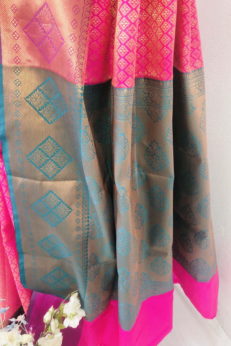 Elegant Pink Banarasi Silk Saree with Exquisite Golden Zari Work and Designer Border with contrast colored Pallu and Unstitched running blouse - Image 4