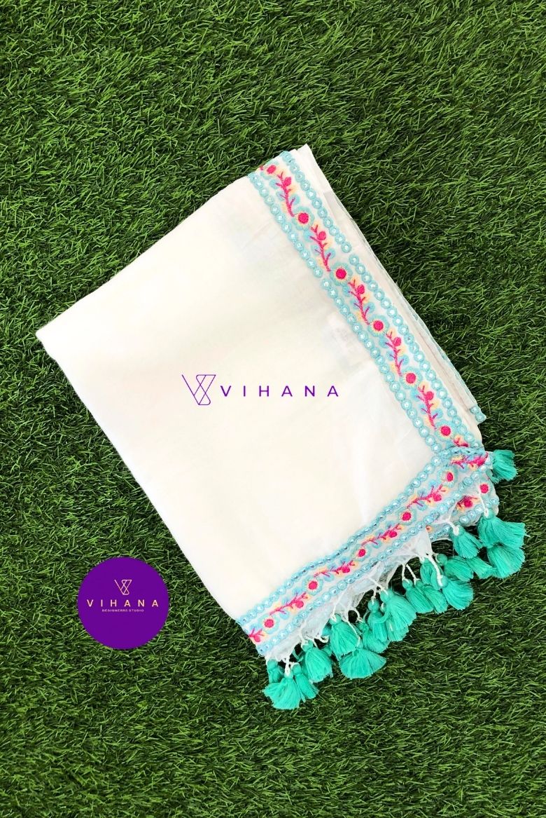 White Mul Cotton Saree with Embroidery Lace Border - Image 2