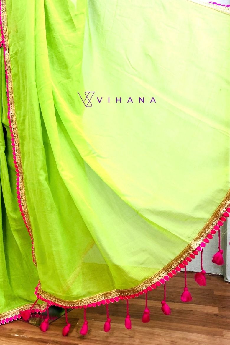 Parrot Green Mul Cotton Saree with Beautiful Lace Work Borders - Image 4